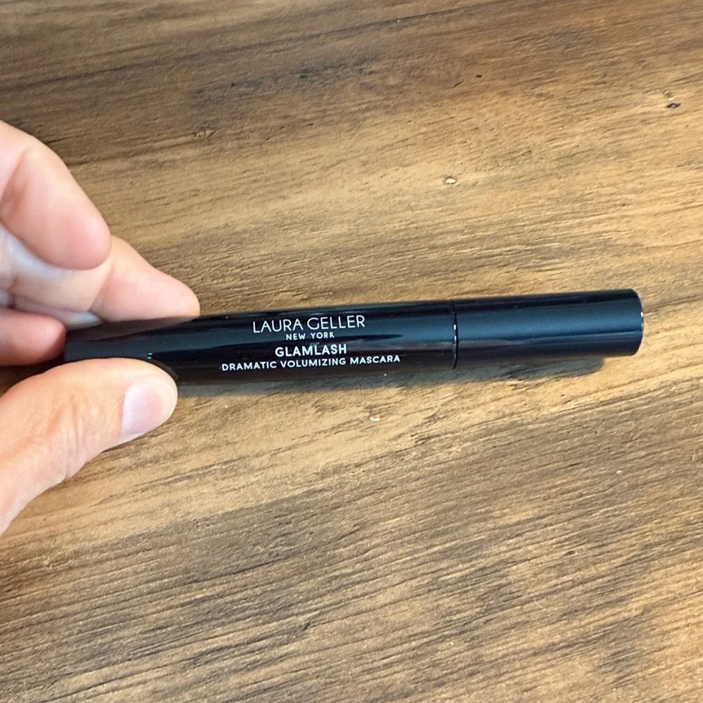 Laura Geller GlamLASH Dramatic Volumizing Mascara - Black